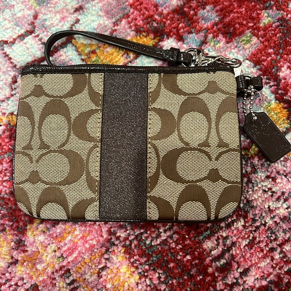Coach wristlet - Picture 2 of 4